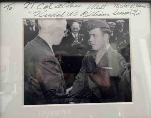 Photo of Herschel "Woody" Williams receiving the Medal of Honor from President Truman
